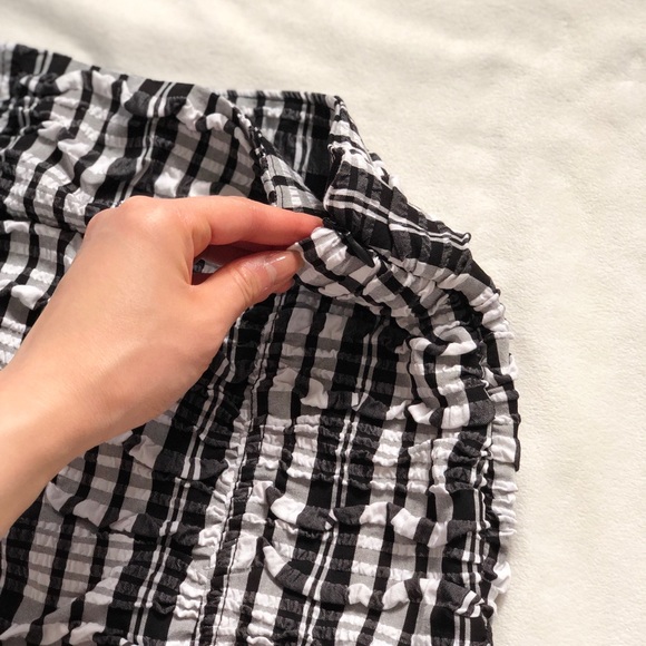 Cute stretchy ruched gingham black & white skirt - Picture 3 of 4